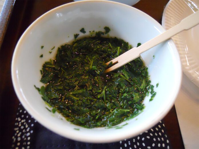 Fine Gyokuro “Dew Drop” Tea served in a traditional lidded Kaiwan cup at the Hoshino Tea Museum, Fukuoka—an elegant Japanese tea experience culminating in eating tea leaves with soy sauce and vinegar.