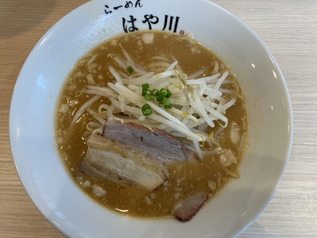 The Miso Ramen at Hayakawa: Your Second Step into a New Miso Experience Beyond “Miso Soup” 1 Basic miso ramen at Hayakawa with pork chashu, bean sprouts, and green onions in rich miso broth